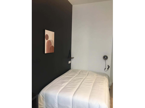 CHAMBRE 2 - JEANNE D’ARC T - 	
Lägenheter