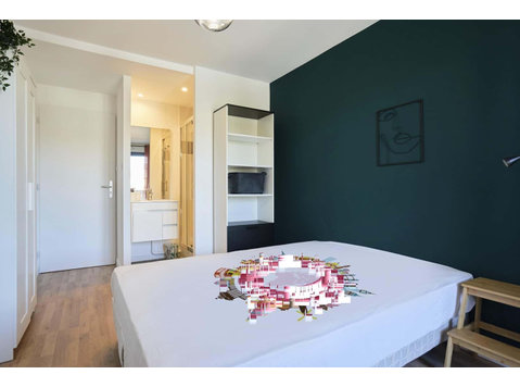 Chambre 1 - JARDINIERS S - 	
Lägenheter