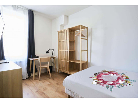 Chambre 2 - FAUBOURG DES III MAISONS - Appartements