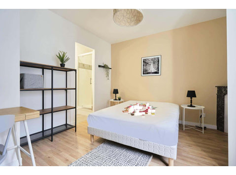 Chambre 2 - JARDINIERS H49 - Appartements