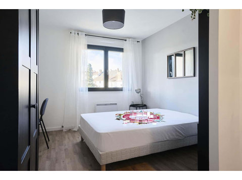 Chambre 4 - JARDINIERS D - 	
Lägenheter