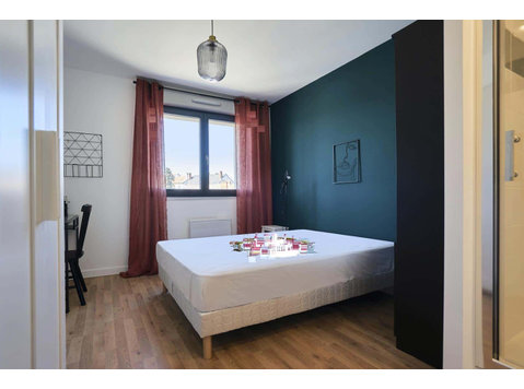 Chambre 4 - JARDINIERS S - Appartements