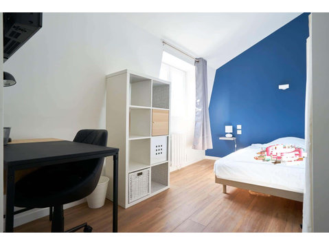 Chambre 4 - THIERS - Appartements