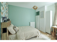 Rent this colorful 14 m² bedroom in coliving in… - Комнаты