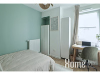 Rent this colorful 14 m² bedroom in coliving in… - Комнаты