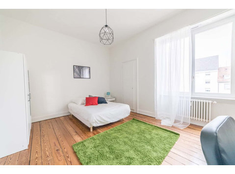 Chambre spacieuse et chaleureuse  19m² - Appartements