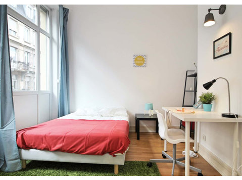 Cosy and bright room  13m² - Apartments
