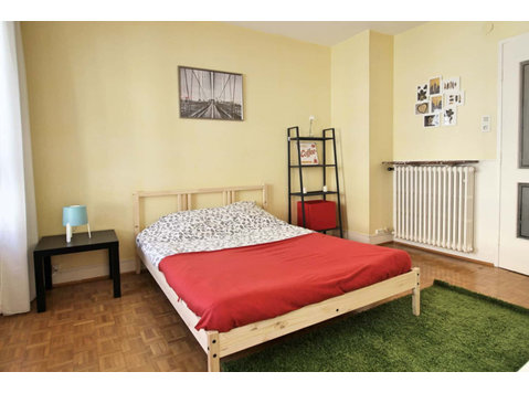 Cosy and spacious room  15m² - דירות