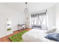 Large and pleasant bedroom  20m² - Appartements