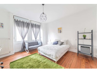 Large and pleasant bedroom  20m² - Apartman Daireleri