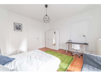 Large and pleasant bedroom  20m² - דירות