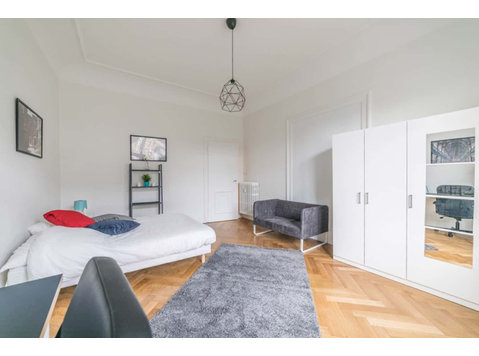 Large bright room  22m² - Appartamenti