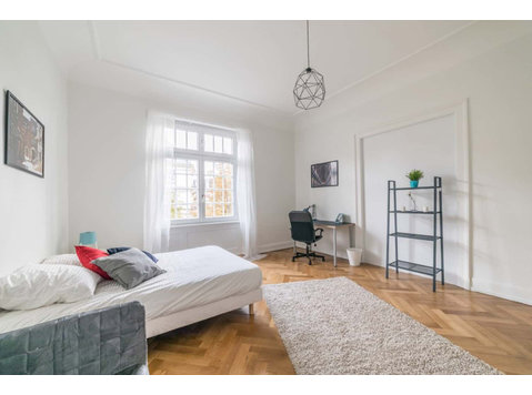 Large cosy room  22m² - Apartments
