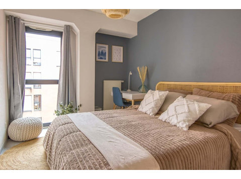 Move into this beautiful 11 m² room for coliving rent in… - Apartamentos