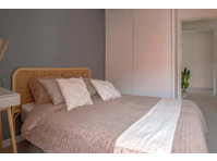 Move into this beautiful 11 m² room for coliving rent in… - Wohnungen