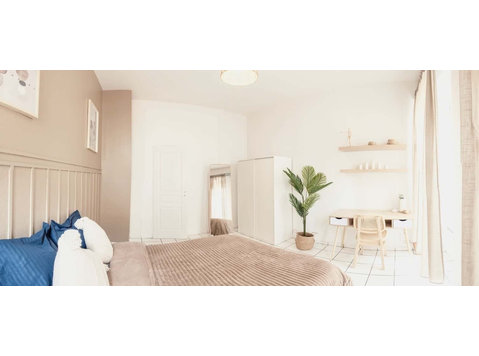 Move into this bright 14 m² coliving room in Strasbourg - 公寓
