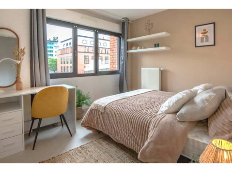 Move into this charming 9 m² cocoon for rent in Strasbourg - Apartments