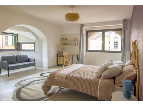 Move into this magnificent 32 m² master bedroom for… - Leiligheter