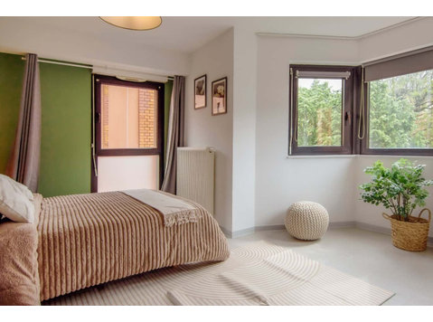 Move into this spacious 15 m² room for rent in Strasbourg - Appartements