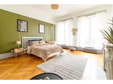 Move into this superbe 25 m² coliving room with its private… - Appartements