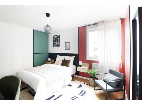 Rent this beautiful 14 m² bedroom in an apartment in… - Apartmány