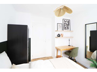 Rent this cocooning 10 m² bedroom in a coliving apartment… - Wohnungen