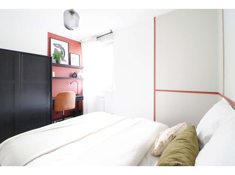 Rent this harmonious 11 m² bedroom in a coliving apartment… - Apartamentos