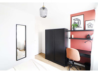 Rent this harmonious 11 m² bedroom in a coliving apartment… - Appartementen