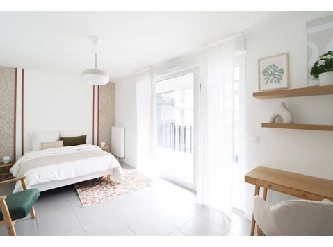 Rent this lovely 16 m² bedroom in an apartment in coliving… - Apartemen