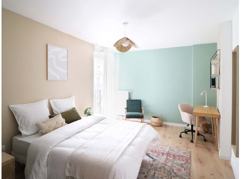 Rent this marvellous 18 m² bedroom with its private shower… - Apartamentos