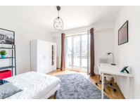 Spacious and bright room  15m² - Apartamente