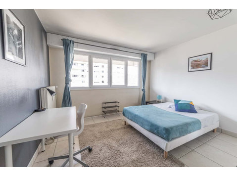 Spacious and comfortable room  15m² - Apartamente