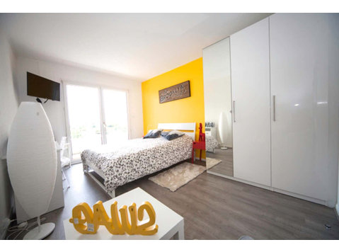 Spacious and cosy room  13m² - Apartments