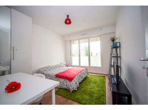 Spacious and cosy room  15m² - Apartments
