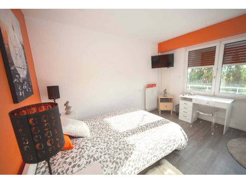 Spacious and cosy room  16m² - דירות
