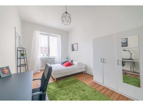 Spacious and cosy room  18m² - Apartments