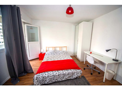 Spacious and luminous room  15m² - Apartmani
