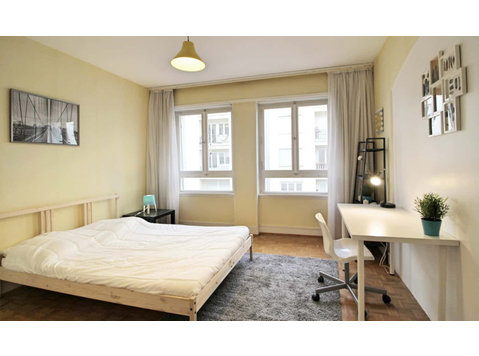 Spacious and luminous room  15m² - Appartementen
