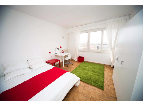 Spacious and warm room  16m² - Apartments