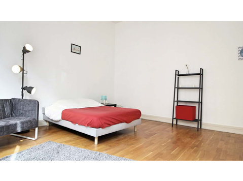 Spacious luminous bedroom  22m² - Appartements