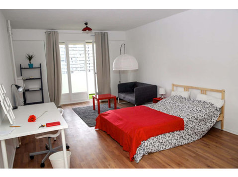 Spacious luminous bedroom  24m² - Apartments