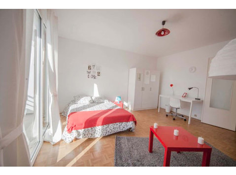 Spacious luminous room  21m² - Appartamenti