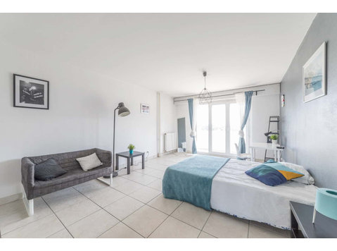 Spacious luminous room  24m² - Apartamentos