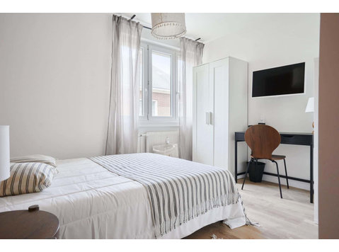 Chambre 3 - CORROYER - Apartments