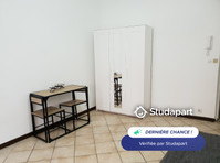Dans un immeuble calme, un studio, récemment rénové et… - 	
Uthyres