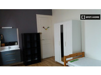 Rooms for rent in 8-bedroom house in Mons-En-Barœul - เพื่อให้เช่า