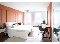 18 m² Haussmannian style bedroom to rent in coliving in… - Apartman Daireleri