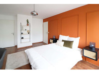 18 m² Haussmannian style bedroom to rent in coliving in… - Mieszkanie