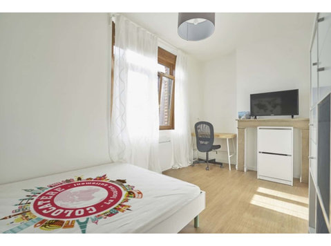 Chambre 2 - DAVY - Appartements