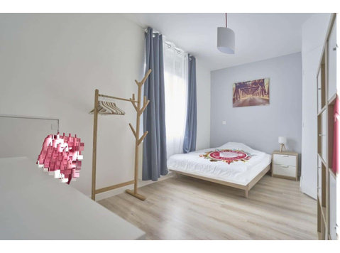 Chambre 2 - EUGENE DESCAMPS E - Apartments